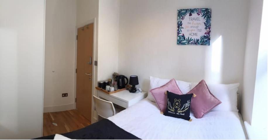 Comfy Private Bedrooms Near Euston Station, Central Лондон Екстер'єр фото