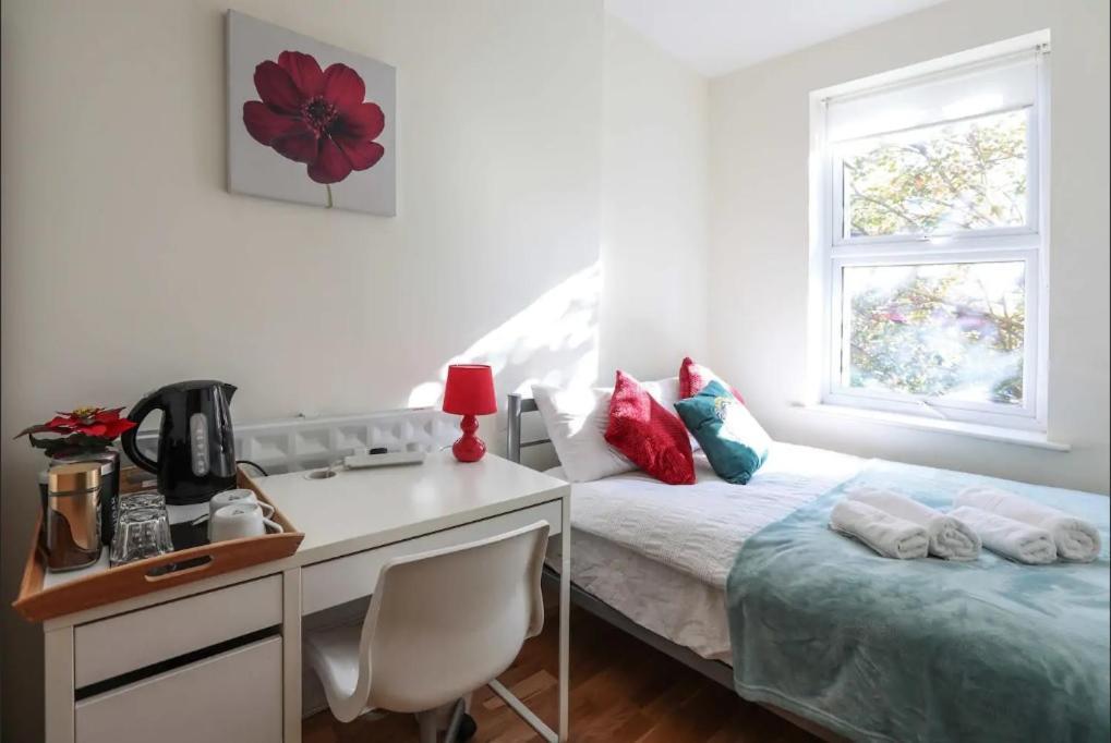 Comfy Private Bedrooms Near Euston Station, Central Лондон Екстер'єр фото