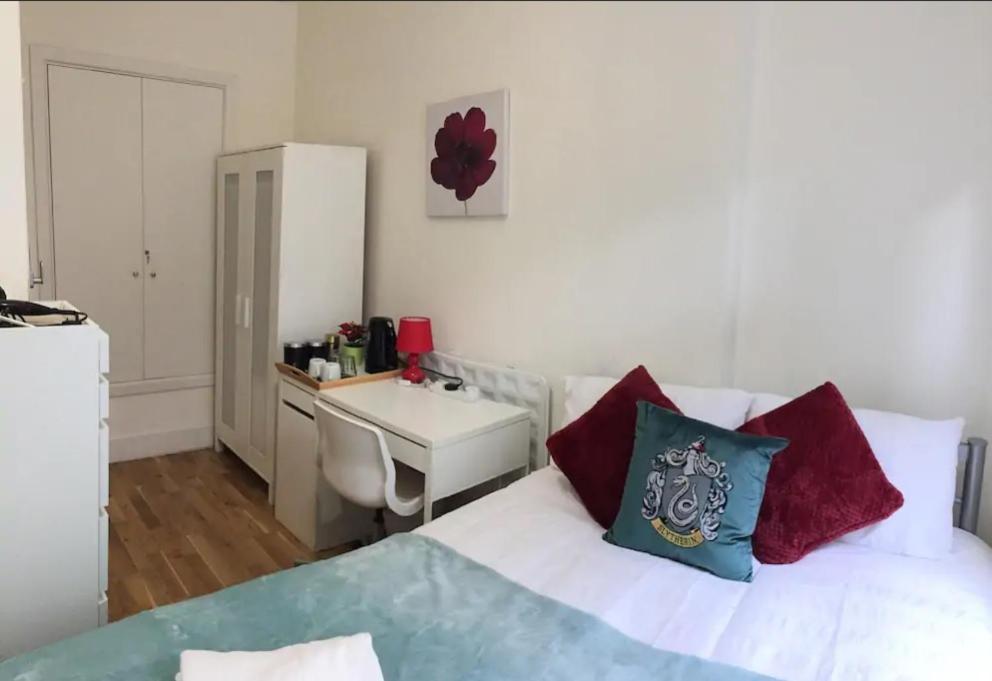 Comfy Private Bedrooms Near Euston Station, Central Лондон Екстер'єр фото