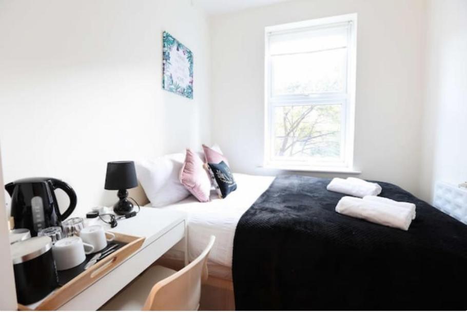 Comfy Private Bedrooms Near Euston Station, Central Лондон Екстер'єр фото