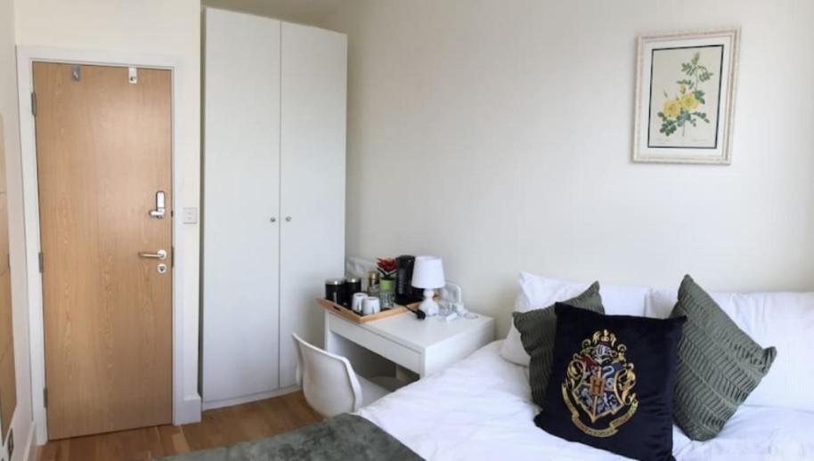 Comfy Private Bedrooms Near Euston Station, Central Лондон Екстер'єр фото