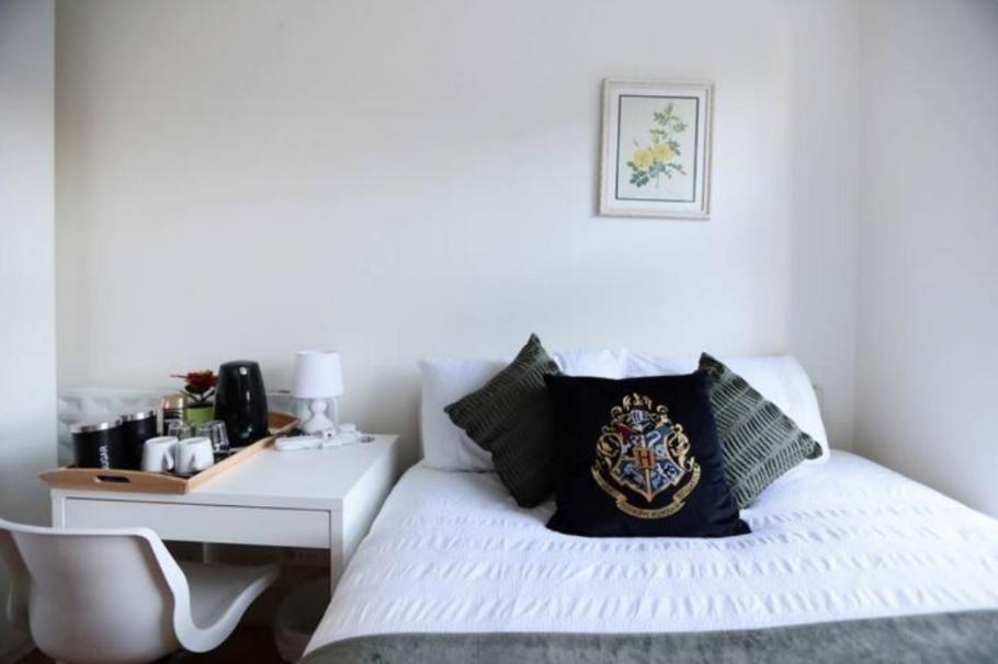 Comfy Private Bedrooms Near Euston Station, Central Лондон Екстер'єр фото